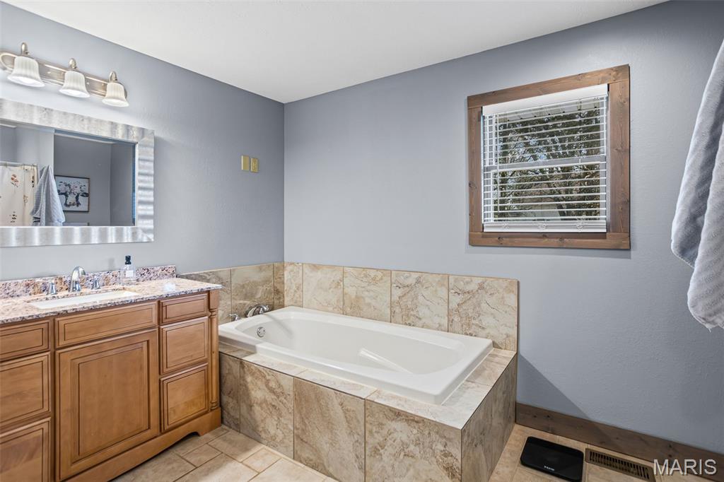 203 Walnut Street Modesto, IL 62667 - Photo 29 of 38