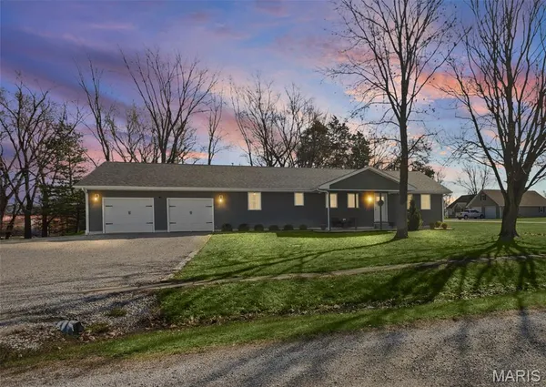 $205,000 | 203 Walnut Street, Modesto, IL 62667