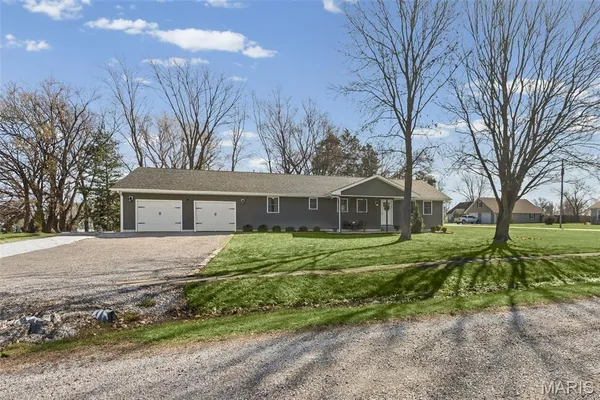 $205,000 | 203 Walnut Street, Modesto, IL 62667