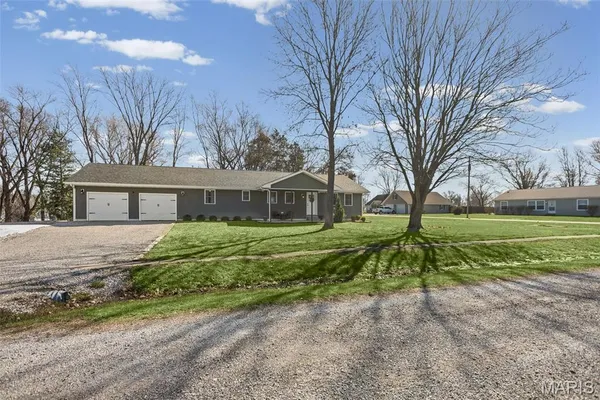 $205,000 | 203 Walnut Street, Modesto, IL 62667
