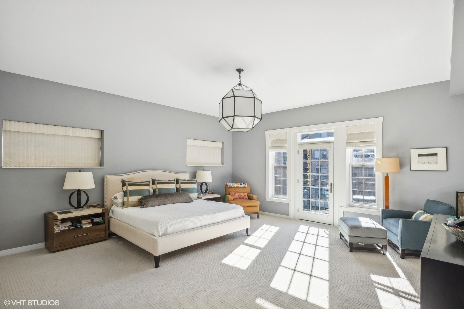 443 West Aldine Avenue, Unit 3 Chicago, IL 60657 - Photo 13 of 19 a bedroom with bed and window