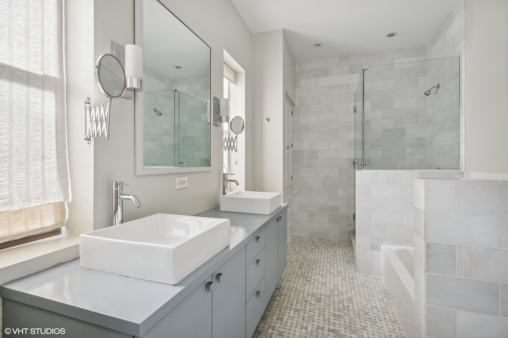 443 West Aldine Avenue, Unit 3 Chicago, IL 60657 - Photo 15 of 19 a bathroom with a tub sink and mirror