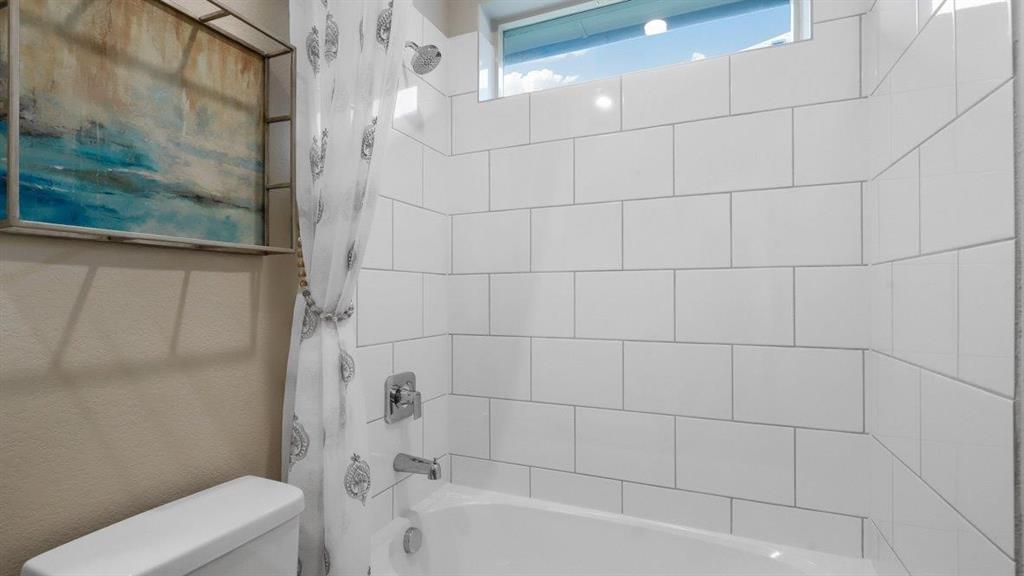 107 Goodnight Court Cleburne, TX 76033 - Photo 25 of 36 a bathroom with a bathtub and toilet