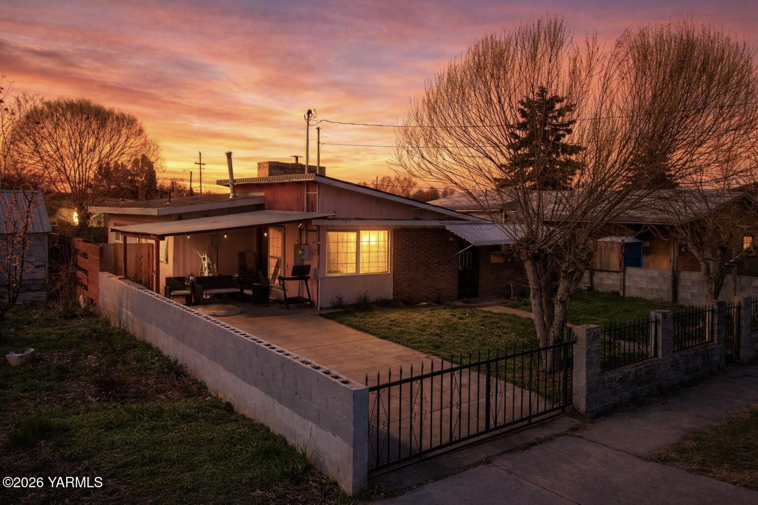 203 North Hawthorne Street Toppenish, WA 98948 - Photo 1 of 10 joci