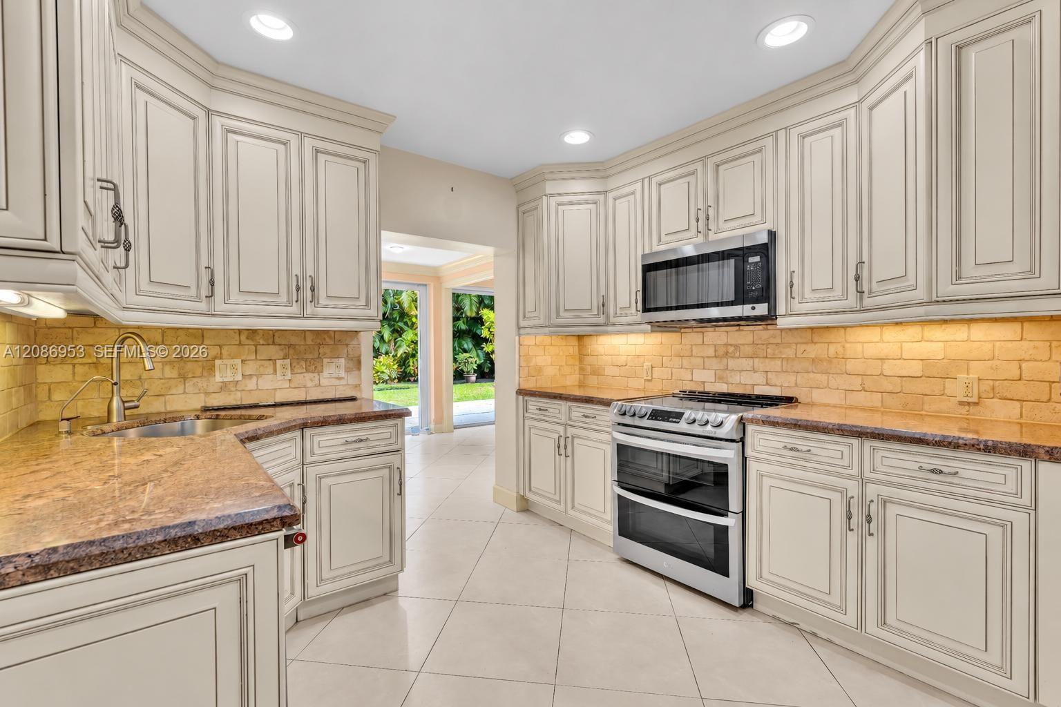265 Fairview Road Palm Beach, FL 33480 - Photo 8 of 37 Gallery Image 8