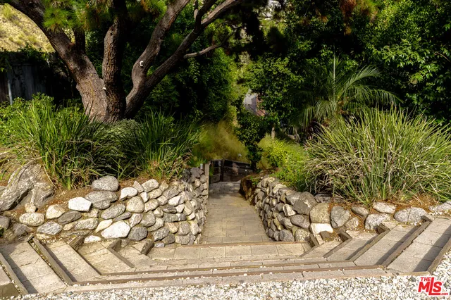 $2,996,000 | 3105 Ledgewood Drive, Los Angeles, CA 90068