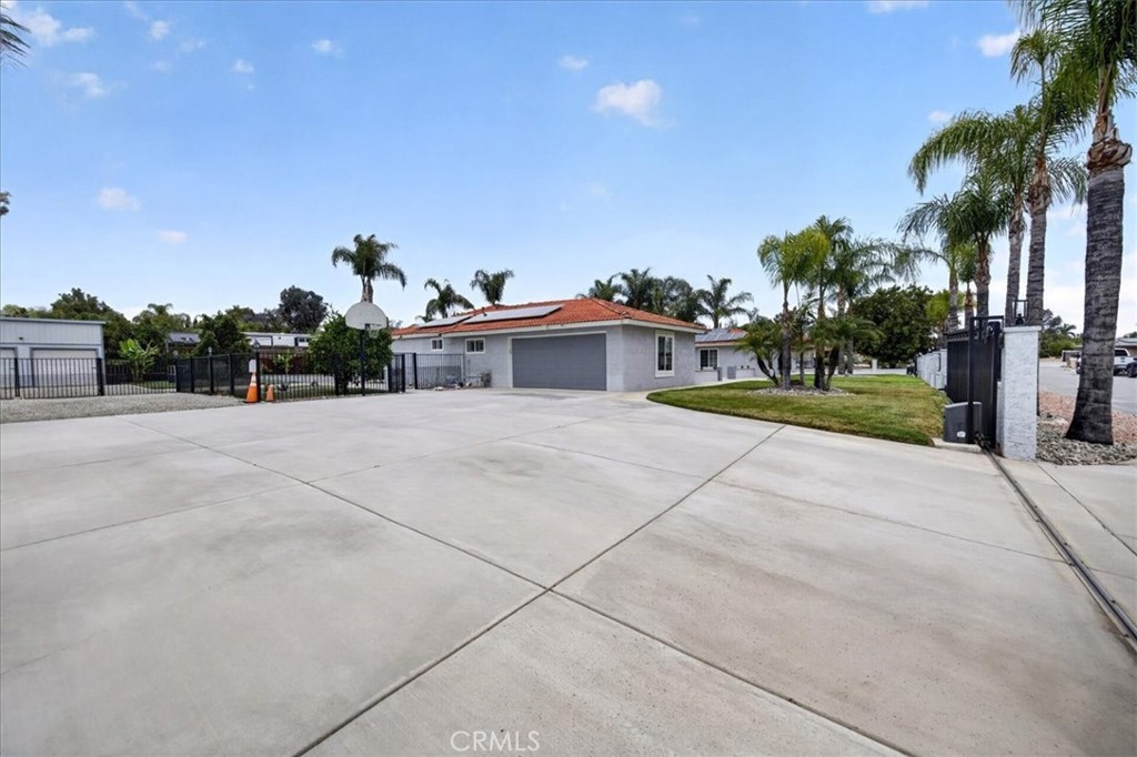 16435 Lois Lane Riverside, CA 92504 - Photo 2 of 42