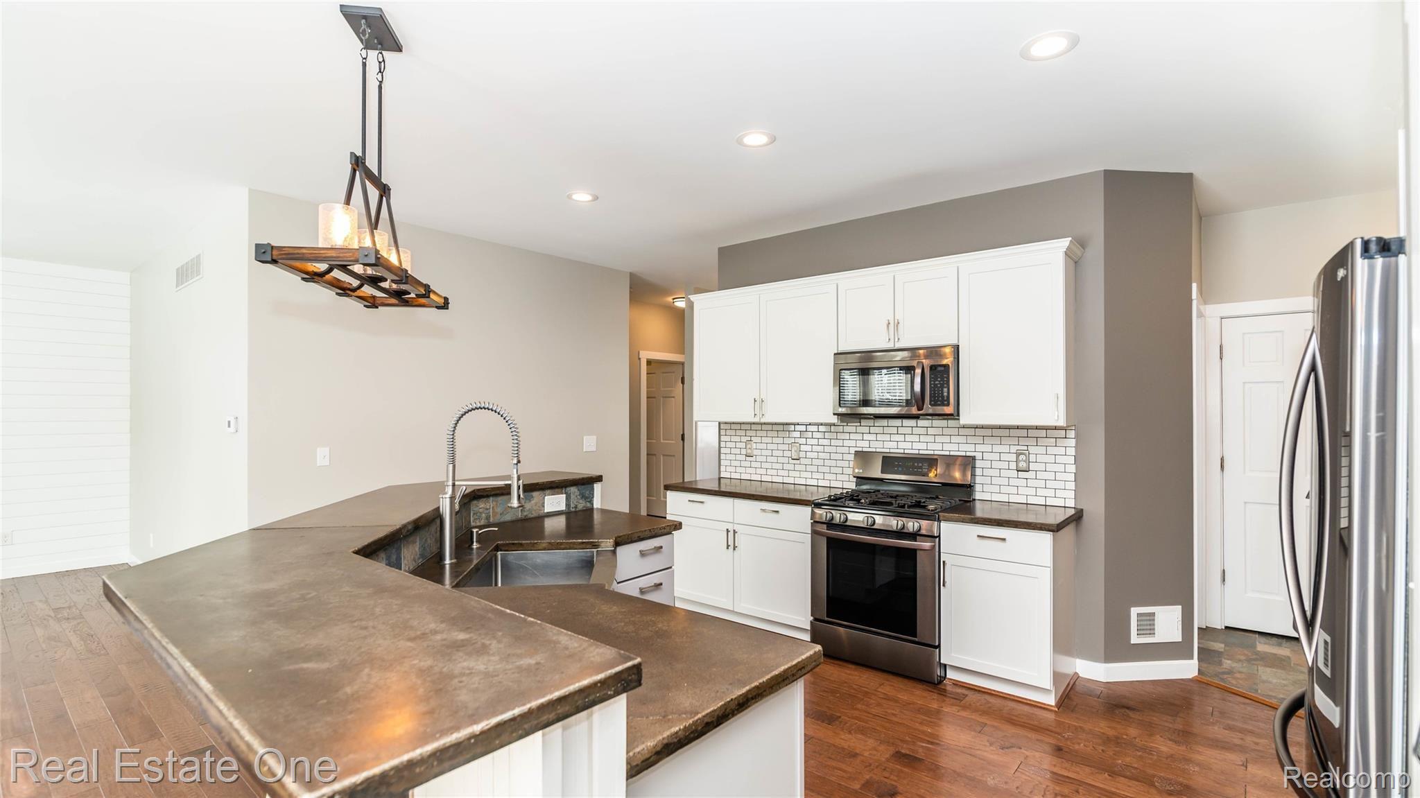 4018 Hartland Road Hartland, MI 48353 - Photo 25 of 54 Kitchen