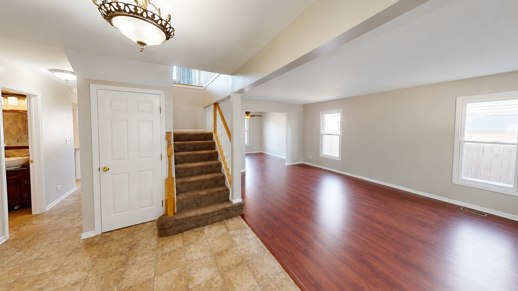 620 Waterfall Lane Elgin, IL 60124 - Photo 3 of 29