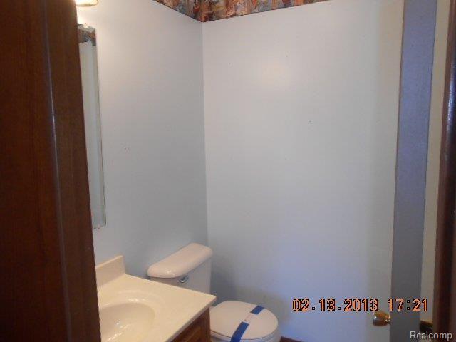 7946 Scofield Road Maybee, MI 48159 - Photo 7 of 13 7946 Scofield half bath.JPG