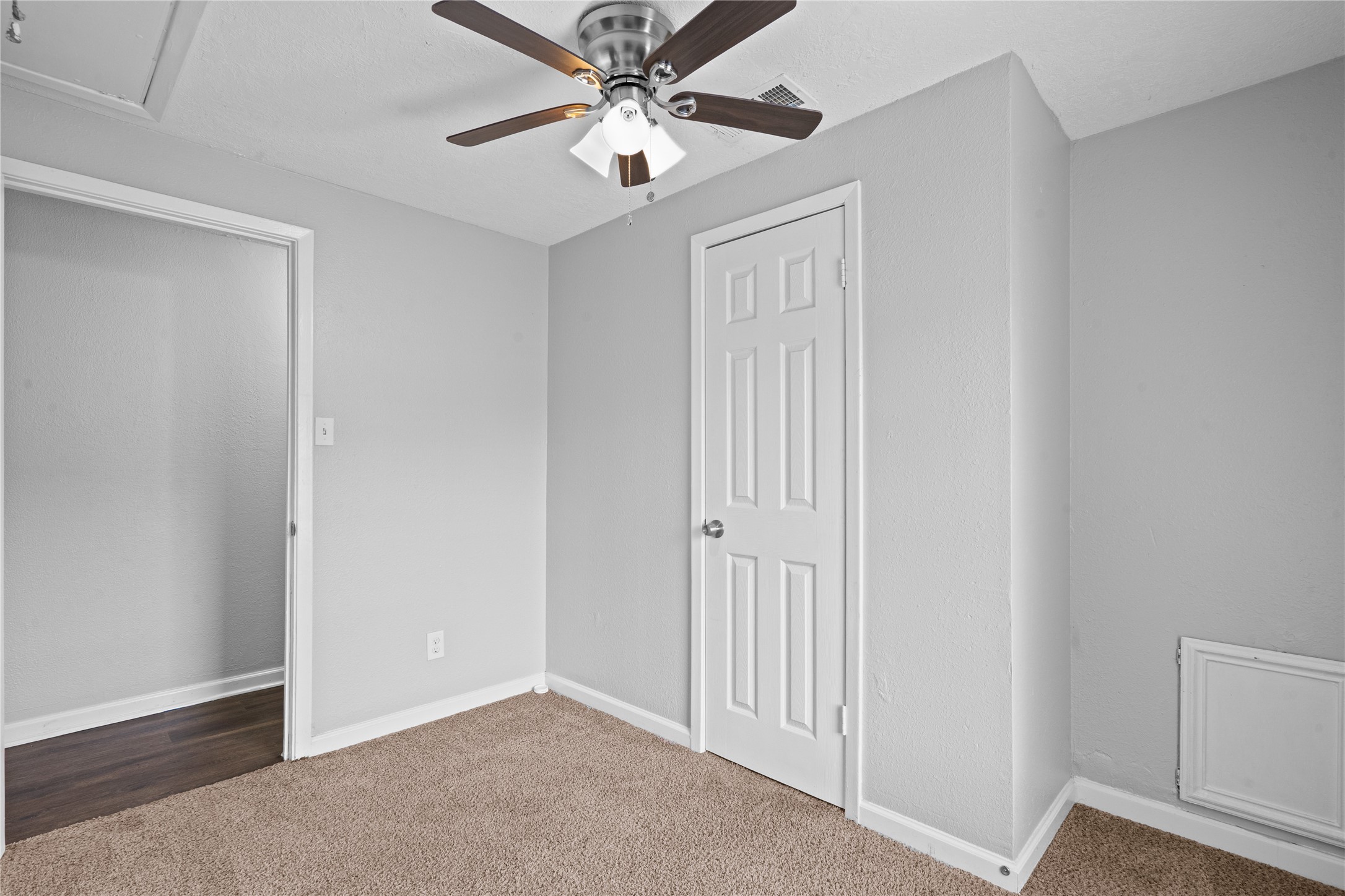 419 North Parrish Street Angleton, TX 77515 - Photo 7 of 25 a view of an empty room