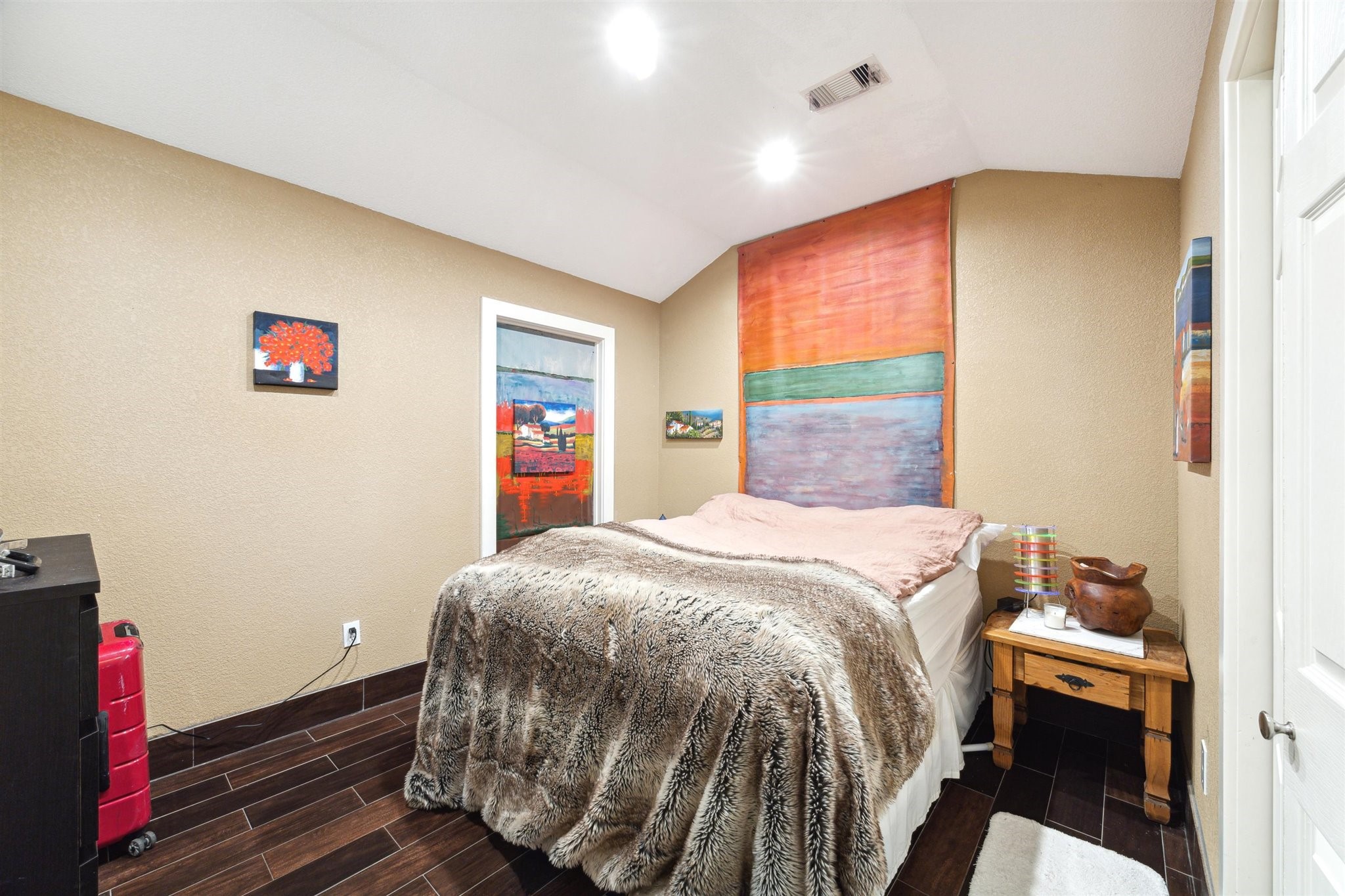 410 Isles End Road Tiki Island, TX 77554 - Photo 10 of 13 a bed room with a bed and a window