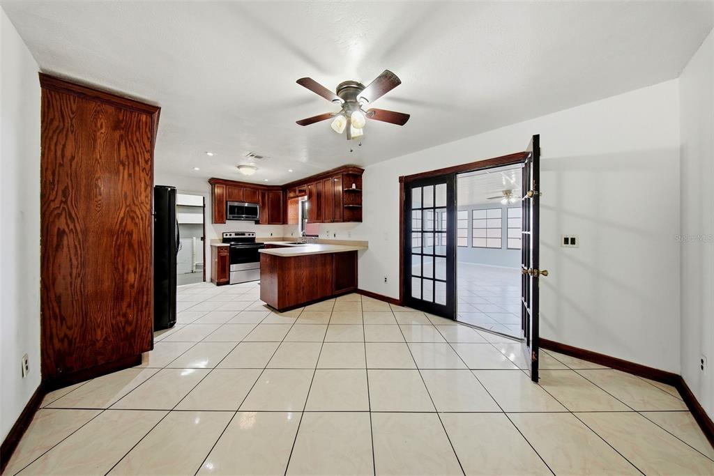 5020 Pine Street Seffner, FL 33584 - Photo 10 of 42