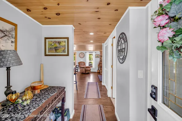 a very nice looking room with a big room