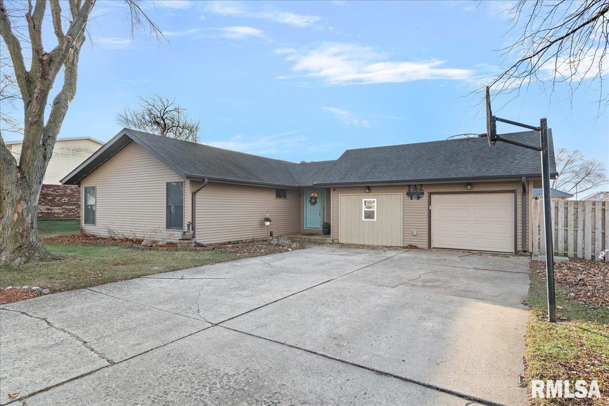 1219 7th Street Pawnee, IL 62558 - Photo 2 of 38