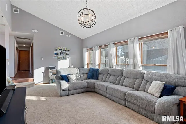 $199,900 | 1219 7th Street, Pawnee, IL 62558