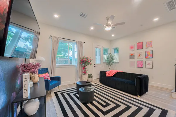 $3,800 | 2909 Nagle Street, Houston, TX 77004