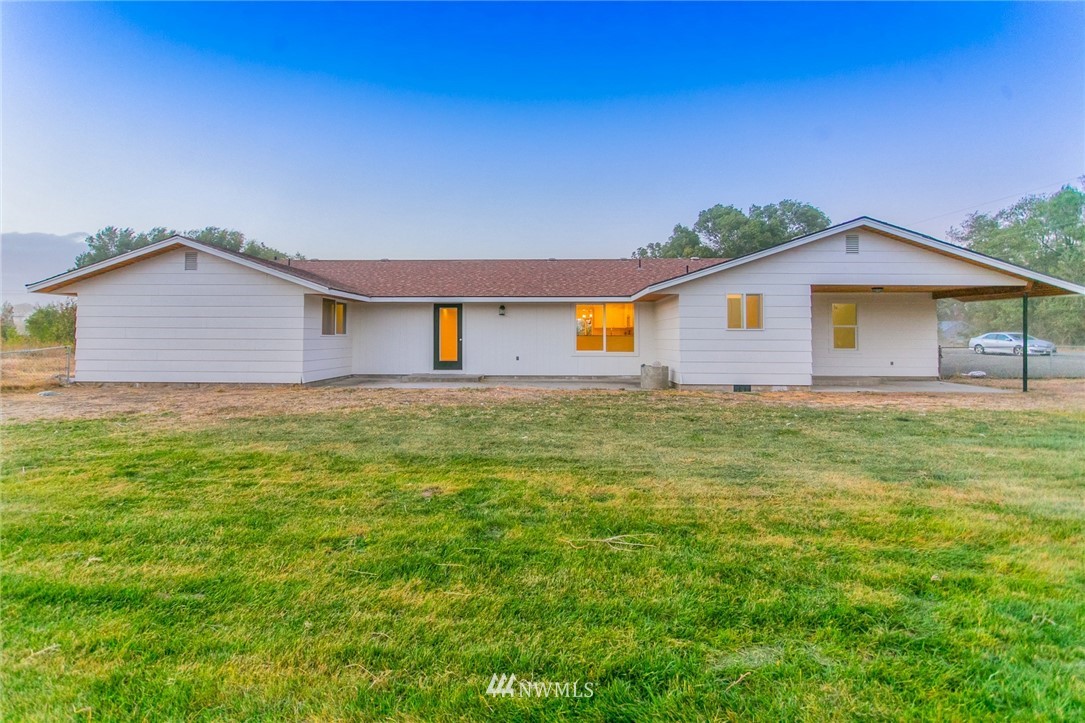 5667 Mae Valley Road Northeast Moses Lake, WA 98837 - Photo 1 of 25 Gallery Image 1