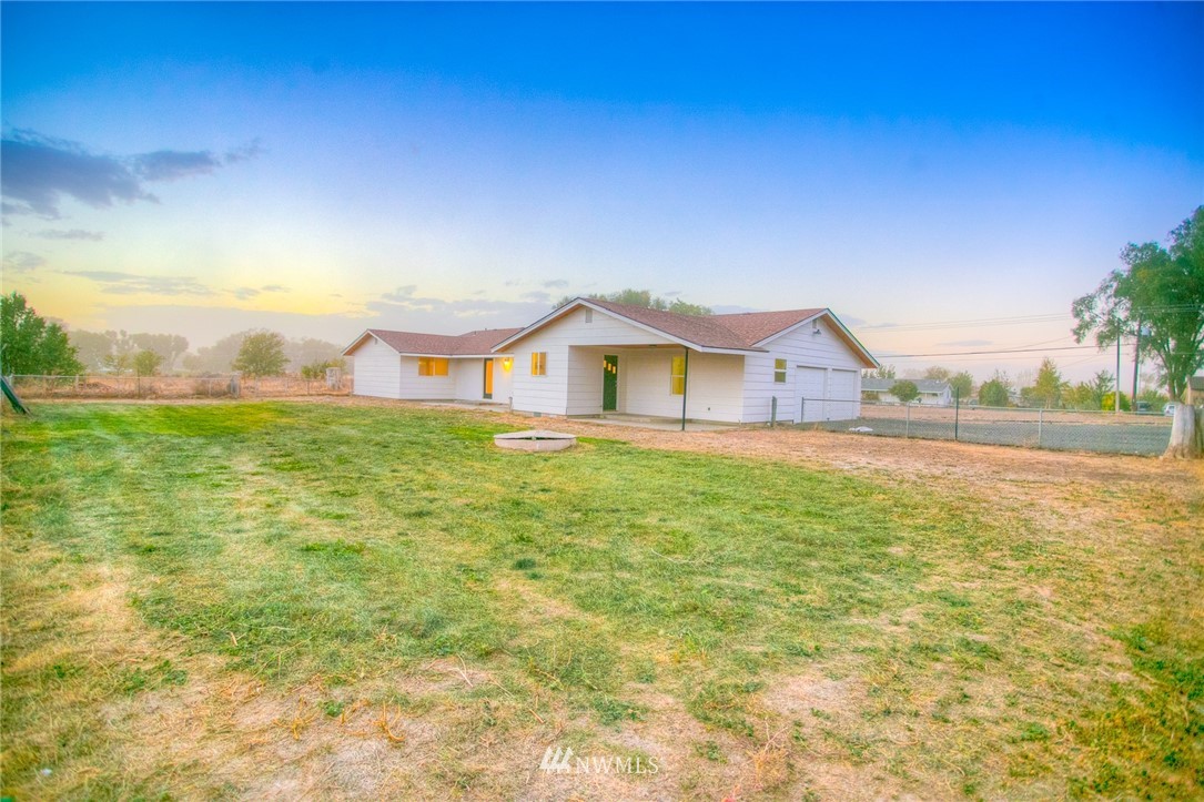 5667 Mae Valley Road Northeast Moses Lake, WA 98837 - Photo 2 of 25 Gallery Image 2