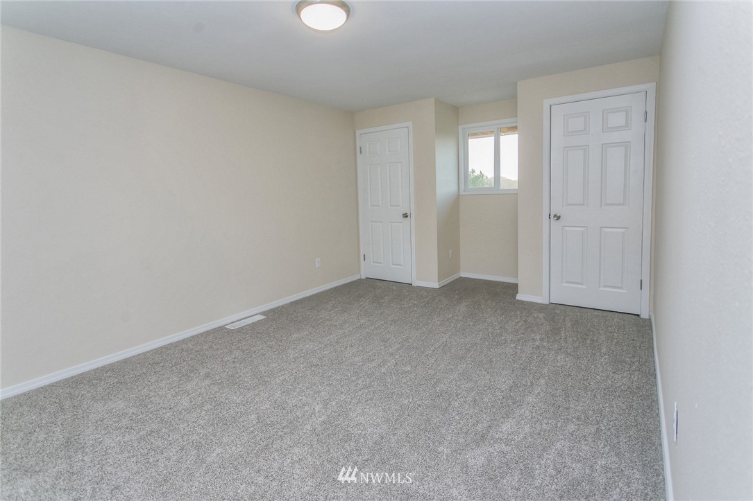 5667 Mae Valley Road Northeast Moses Lake, WA 98837 - Photo 17 of 25 Gallery Image 17