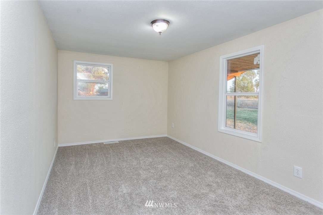 5667 Mae Valley Road Northeast Moses Lake, WA 98837 - Photo 19 of 25 Gallery Image 19