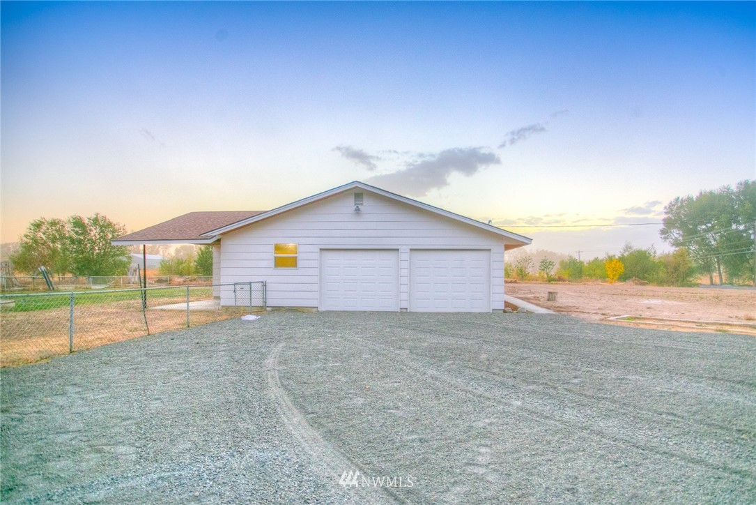 5667 Mae Valley Road Northeast Moses Lake, WA 98837 - Photo 3 of 25 Gallery Image 3
