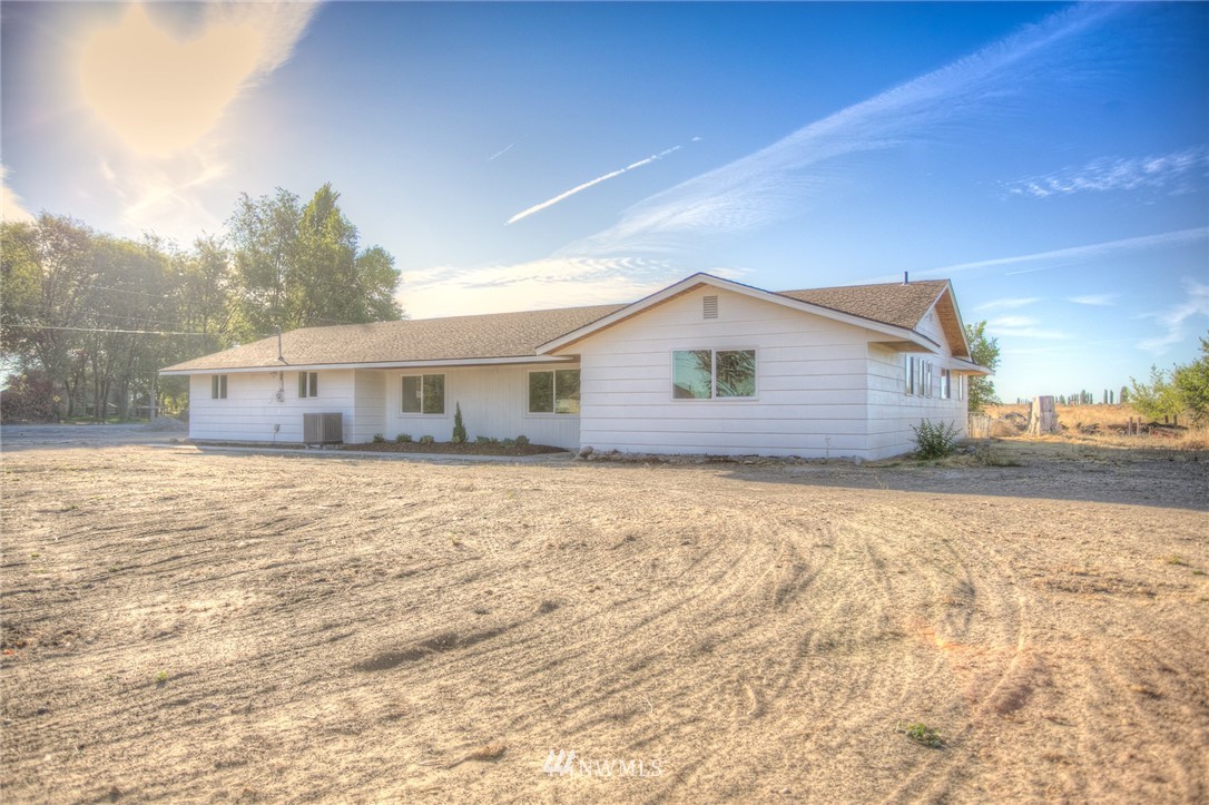 5667 Mae Valley Road Northeast Moses Lake, WA 98837 - Photo 4 of 25 Gallery Image 4