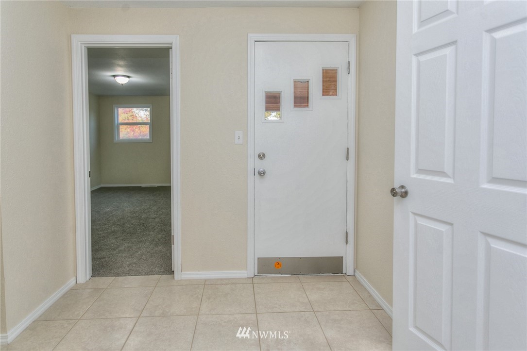 5667 Mae Valley Road Northeast Moses Lake, WA 98837 - Photo 5 of 25 Gallery Image 5