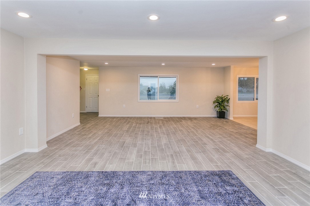 5667 Mae Valley Road Northeast Moses Lake, WA 98837 - Photo 6 of 25 Gallery Image 6