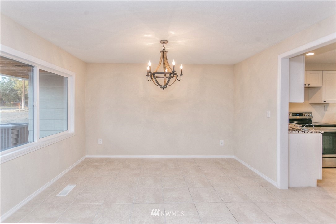5667 Mae Valley Road Northeast Moses Lake, WA 98837 - Photo 9 of 25 Gallery Image 9