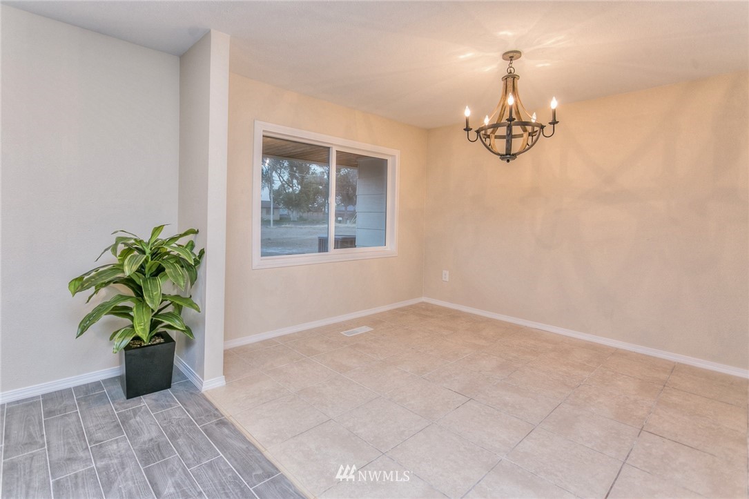 5667 Mae Valley Road Northeast Moses Lake, WA 98837 - Photo 10 of 25 Gallery Image 10