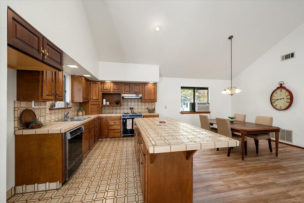 155 Pinewood Way Auburn, CA 95602 - Photo 33 of 92 upstairs