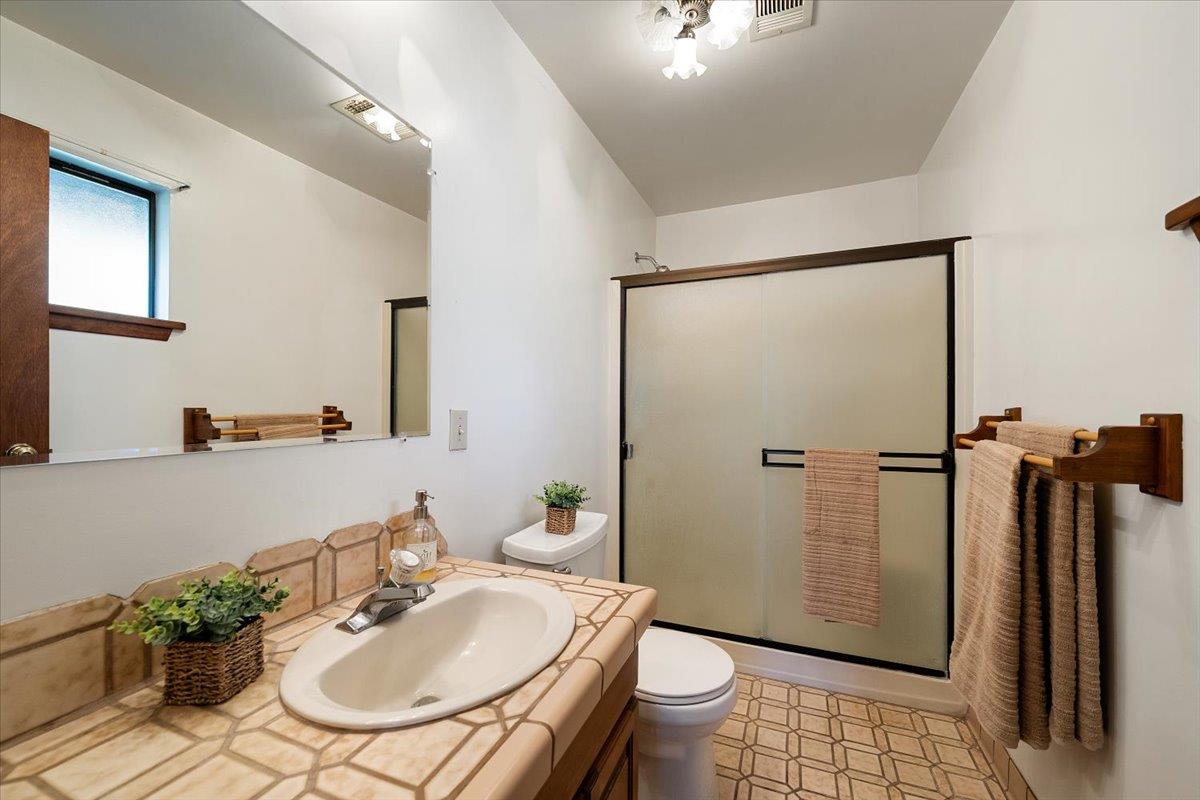 155 Pinewood Way Auburn, CA 95602 - Photo 49 of 92 a bathroom with a sink toilet and shower