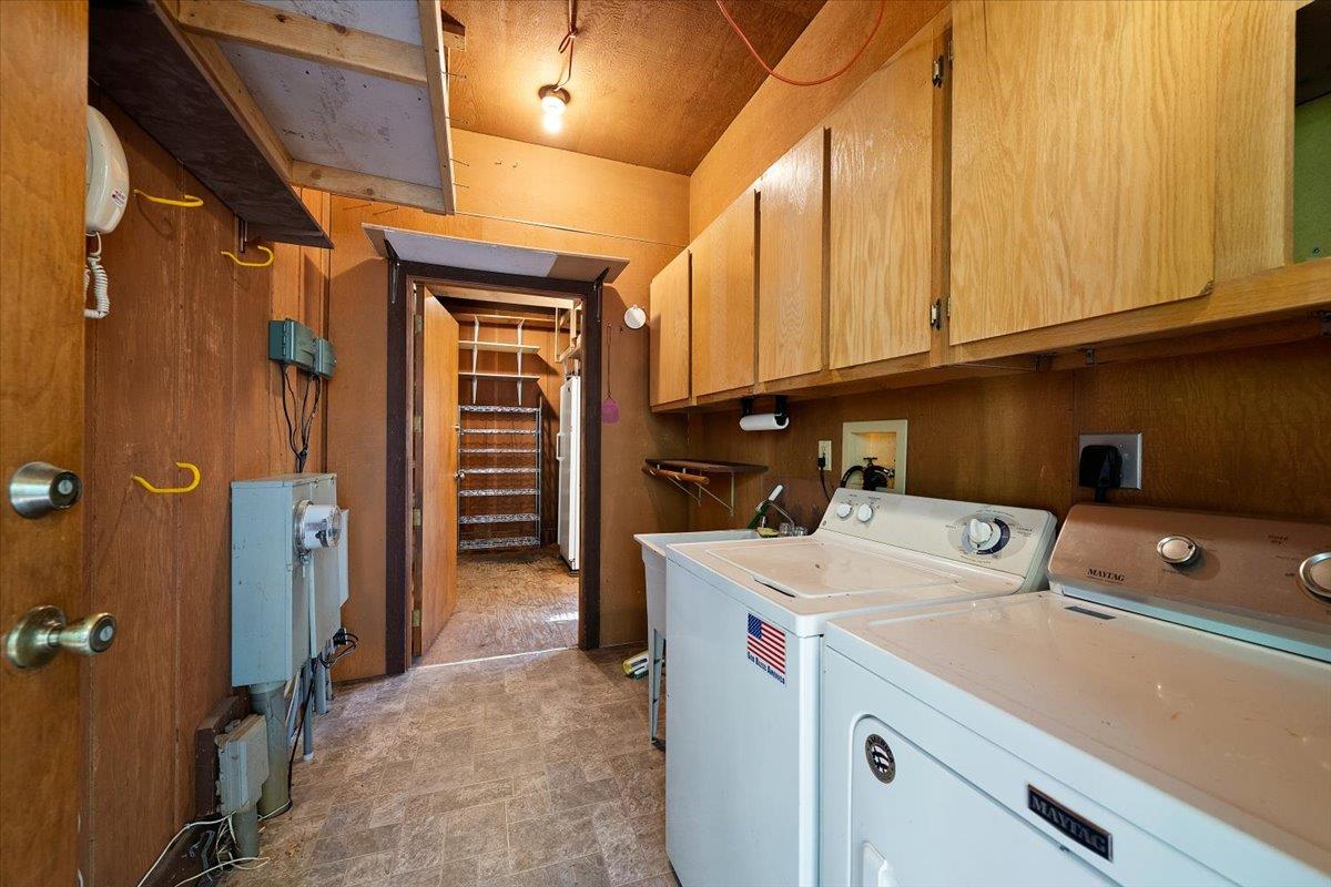 155 Pinewood Way Auburn, CA 95602 - Photo 52 of 92 Shared laundry off garage