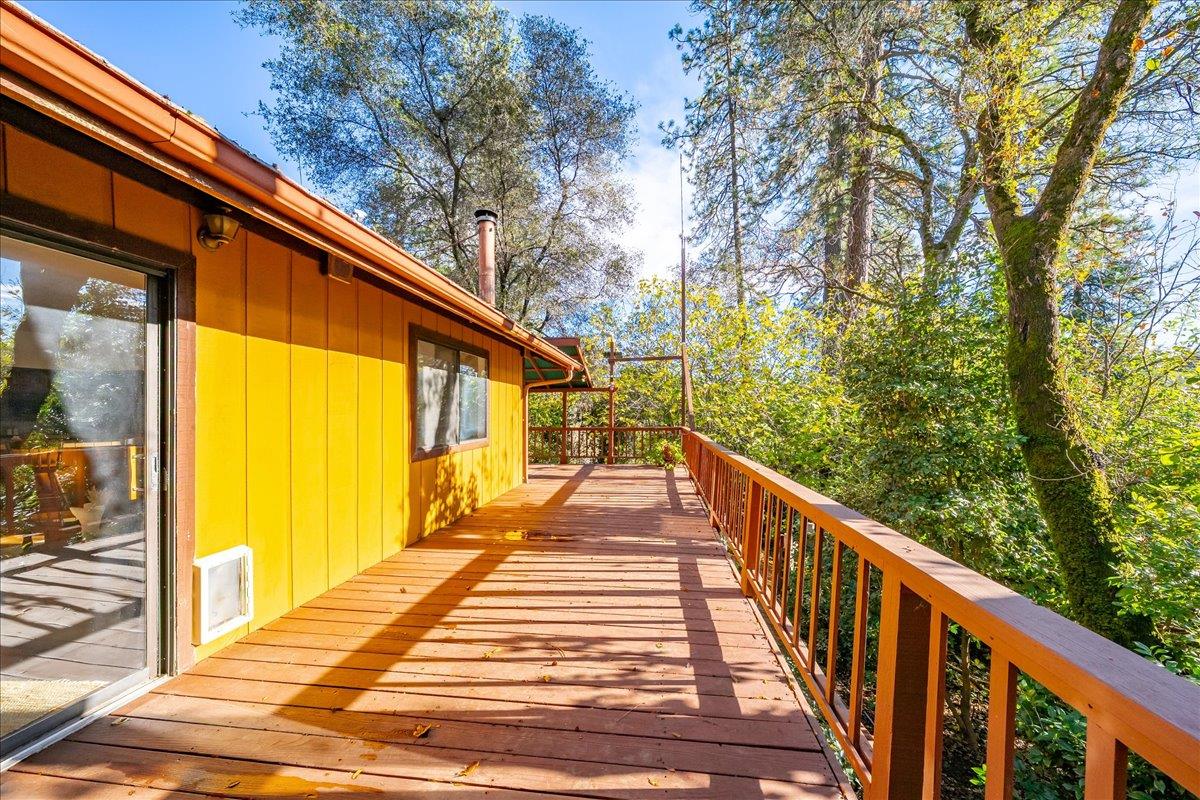 155 Pinewood Way Auburn, CA 95602 - Photo 58 of 92 a view of balcony with wooden floor and fence