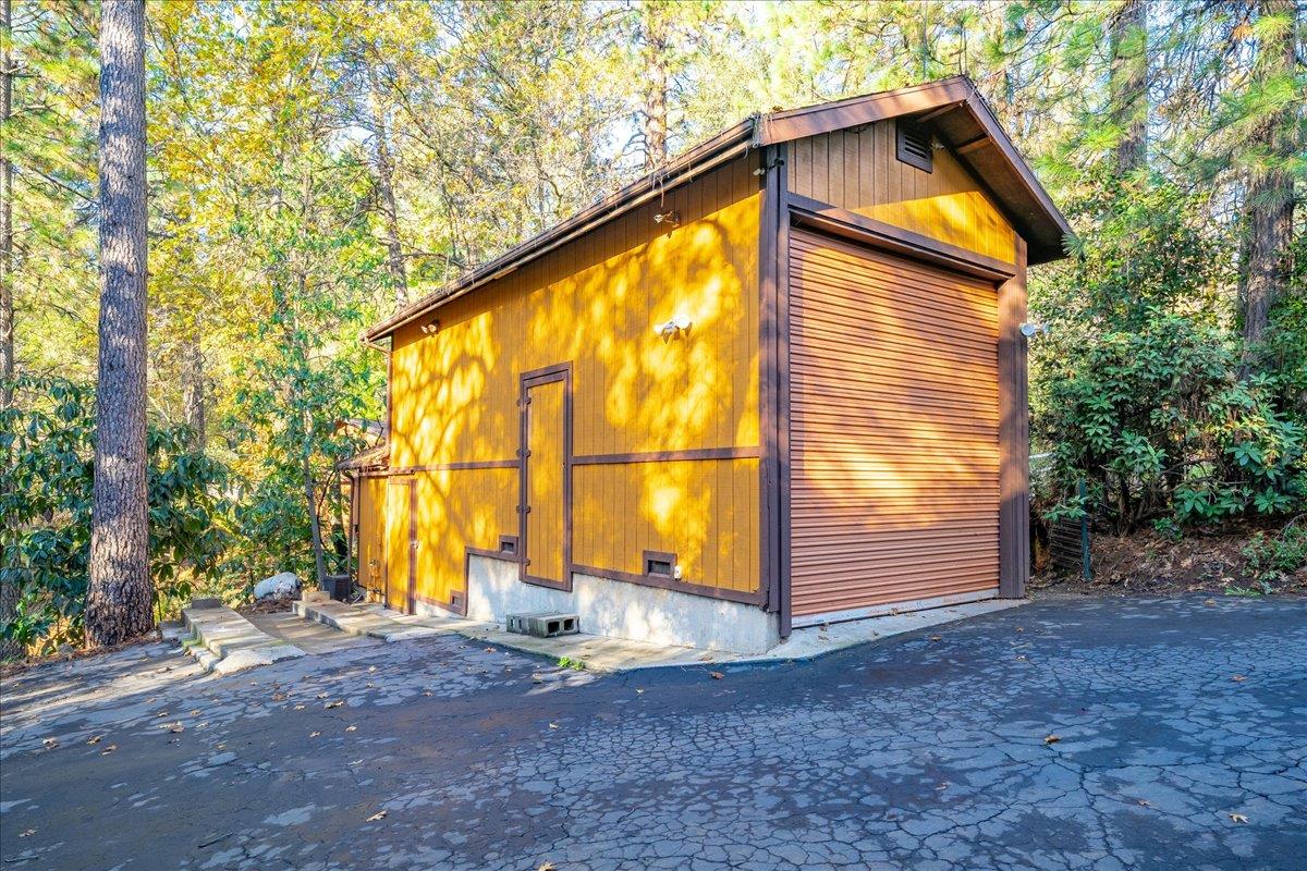 155 Pinewood Way Auburn, CA 95602 - Photo 72 of 92 a view of outdoor space and yard