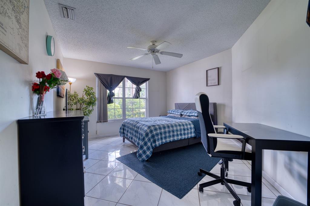 2824 Waters Edge Circle Greenacres, FL 33413 - Photo 22 of 36