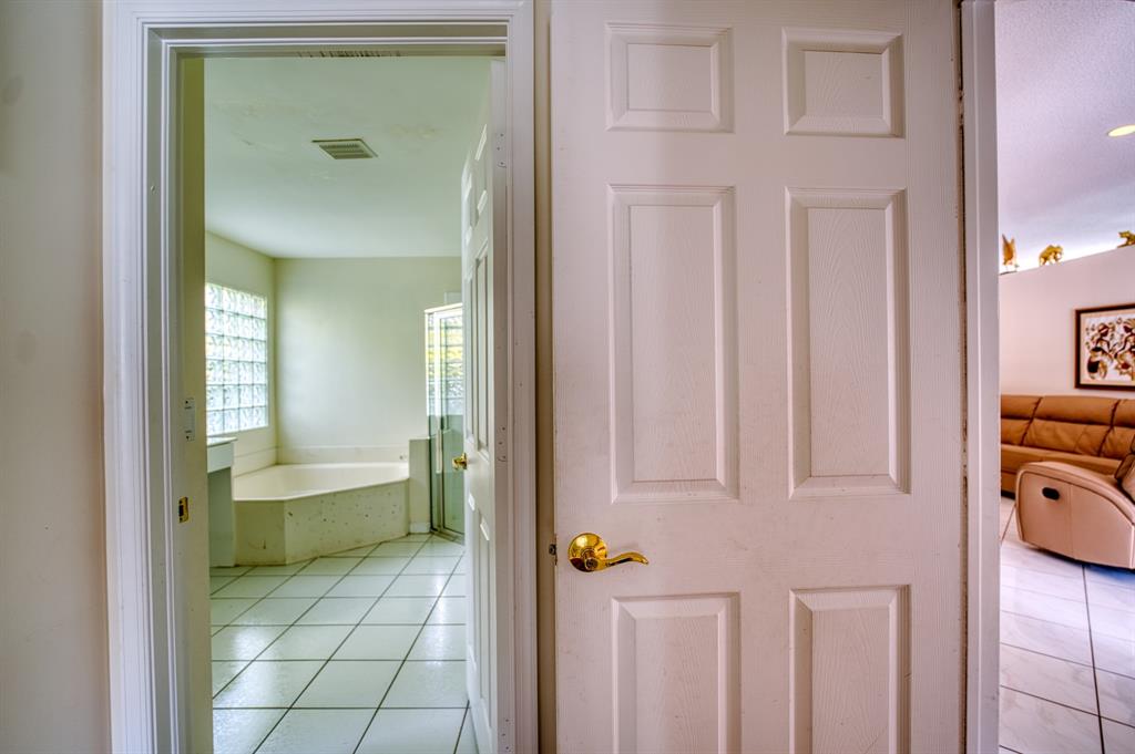 2824 Waters Edge Circle Greenacres, FL 33413 - Photo 24 of 36