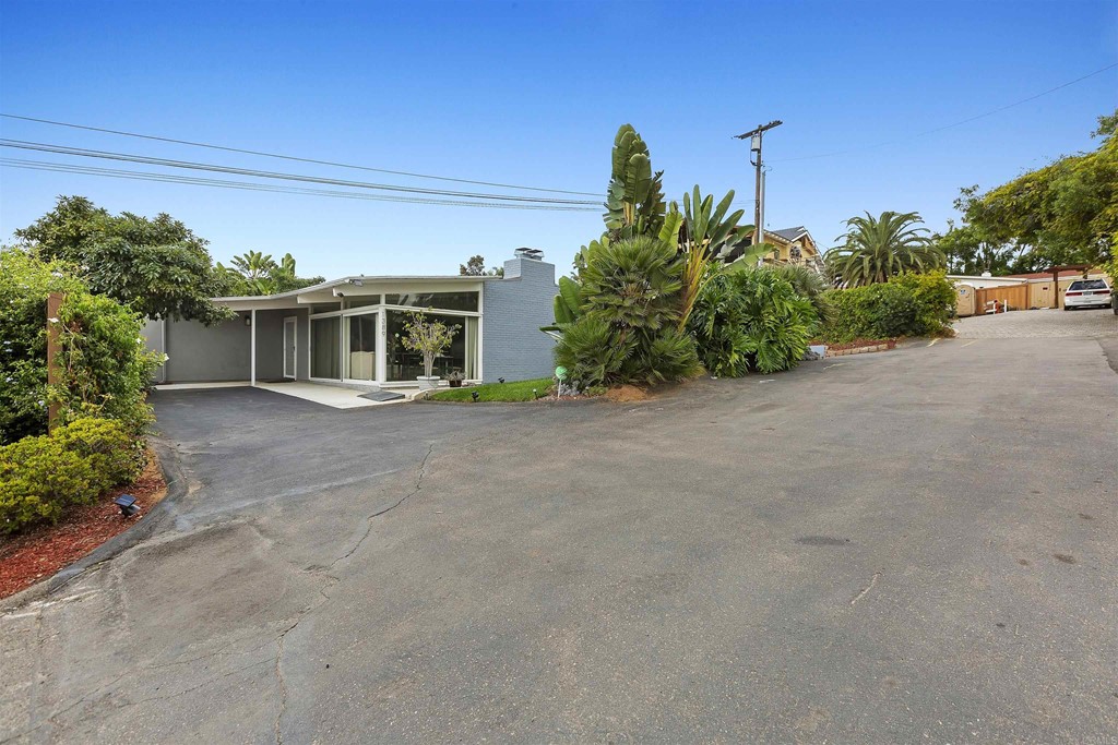1387 Hygeia Avenue Encinitas, CA 92024 - Photo 2 of 45 a view of a house with a outdoor space