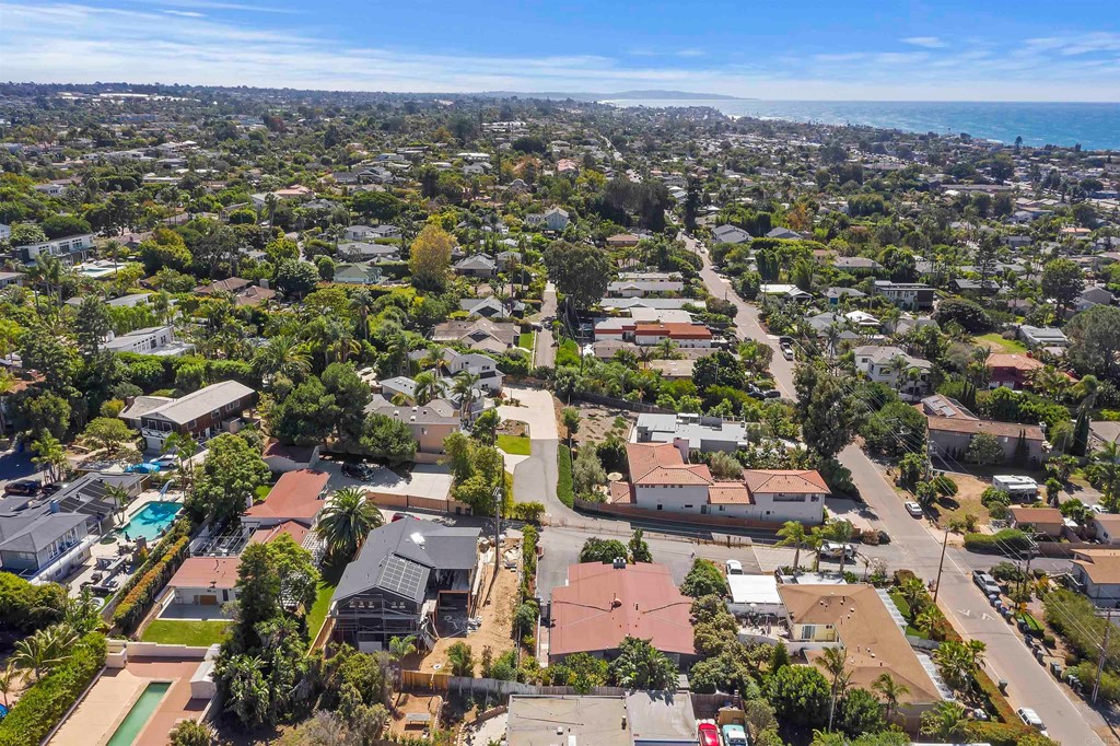 1387 Hygeia Avenue Encinitas, CA 92024 - Photo 38 of 45 an aerial view of a city