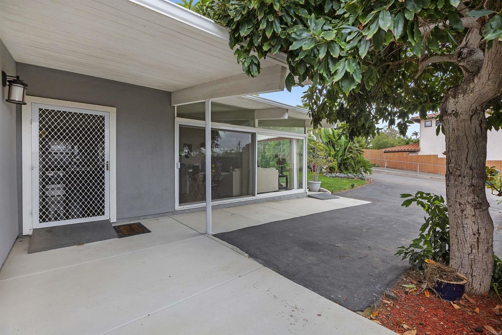 1387 Hygeia Avenue Encinitas, CA 92024 - Photo 6 of 45 a view of a house with backyard and tree