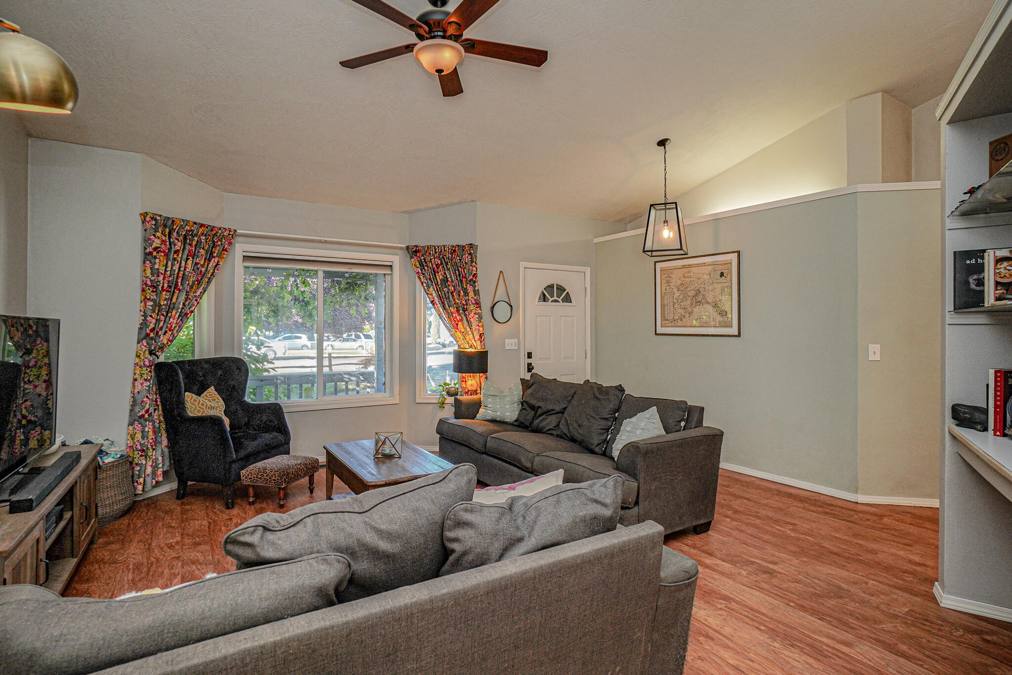 922 Hopkins Road Central Point, OR 97502 - Photo 5 of 24 DSC08569