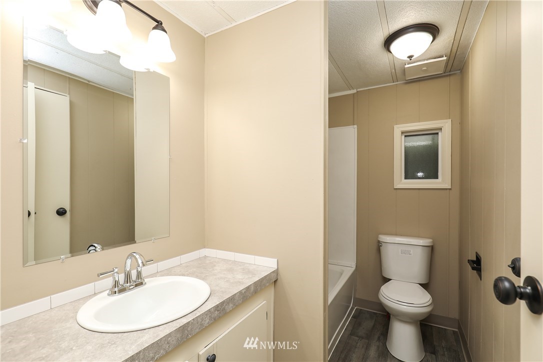 176 Palmer Road Napavine, WA 98532 - Photo 13 of 16 a bathroom with a toilet sink and mirror