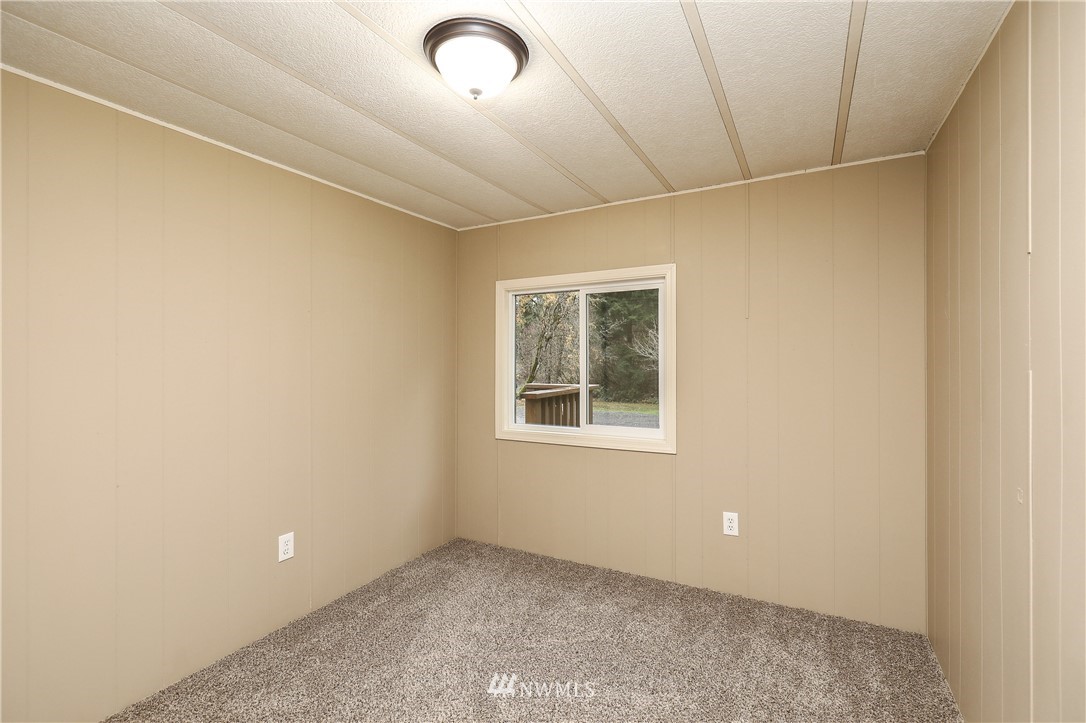 176 Palmer Road Napavine, WA 98532 - Photo 10 of 16 an empty room with a window