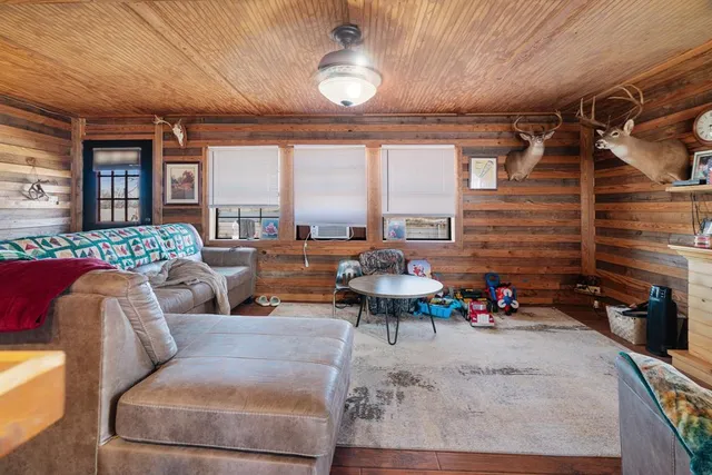 $1,250,000 | 4060 County Road 36220, Sumner, TX 75486