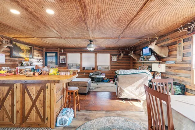 $1,250,000 | 4060 County Road 36220, Sumner, TX 75486