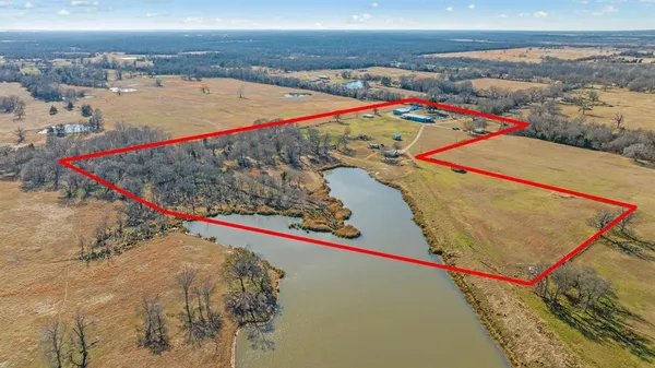 an aerial view of a tennis ground