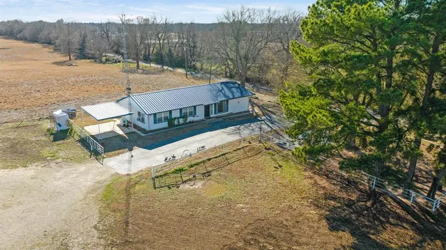 $1,250,000 | 4060 County Road 36220, Sumner, TX 75486