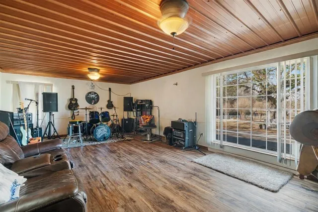 $1,250,000 | 4060 County Road 36220, Sumner, TX 75486