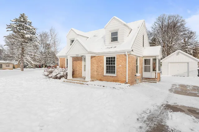 $285,000 | 2900 South Root River Parkway, West Allis, WI 53227